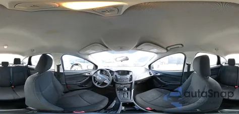 2017 Ford Focus Se z USA, uszkodzony, nr VIN 1FADP3F24HL228848